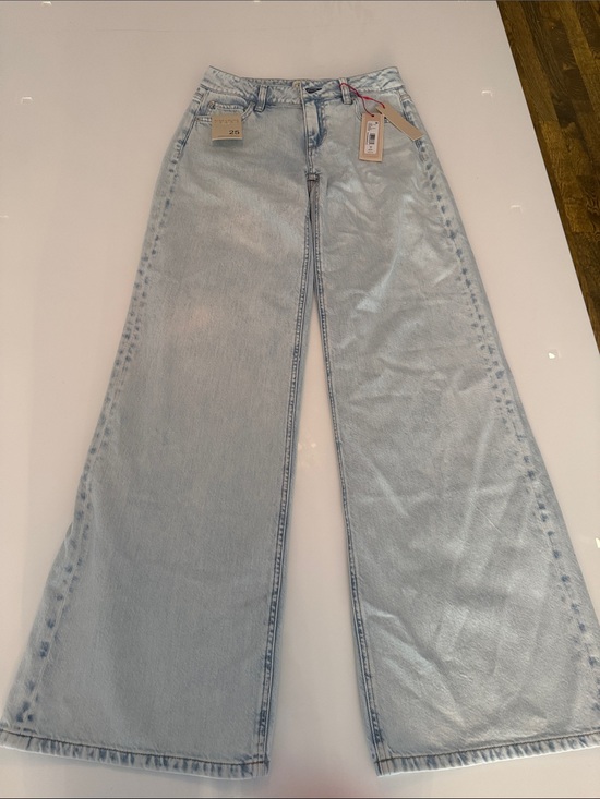 Alice + Olivia Denim - Alice + Olivia Indigo Low Rise Baggy Jean